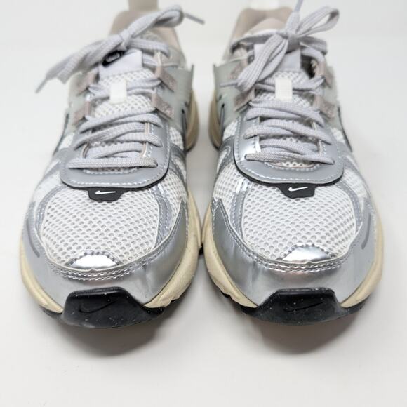 Nike V2K Run Women's Running Shoes Sneakers Reflective Accents White Silver 9 - Picture 2 of 8